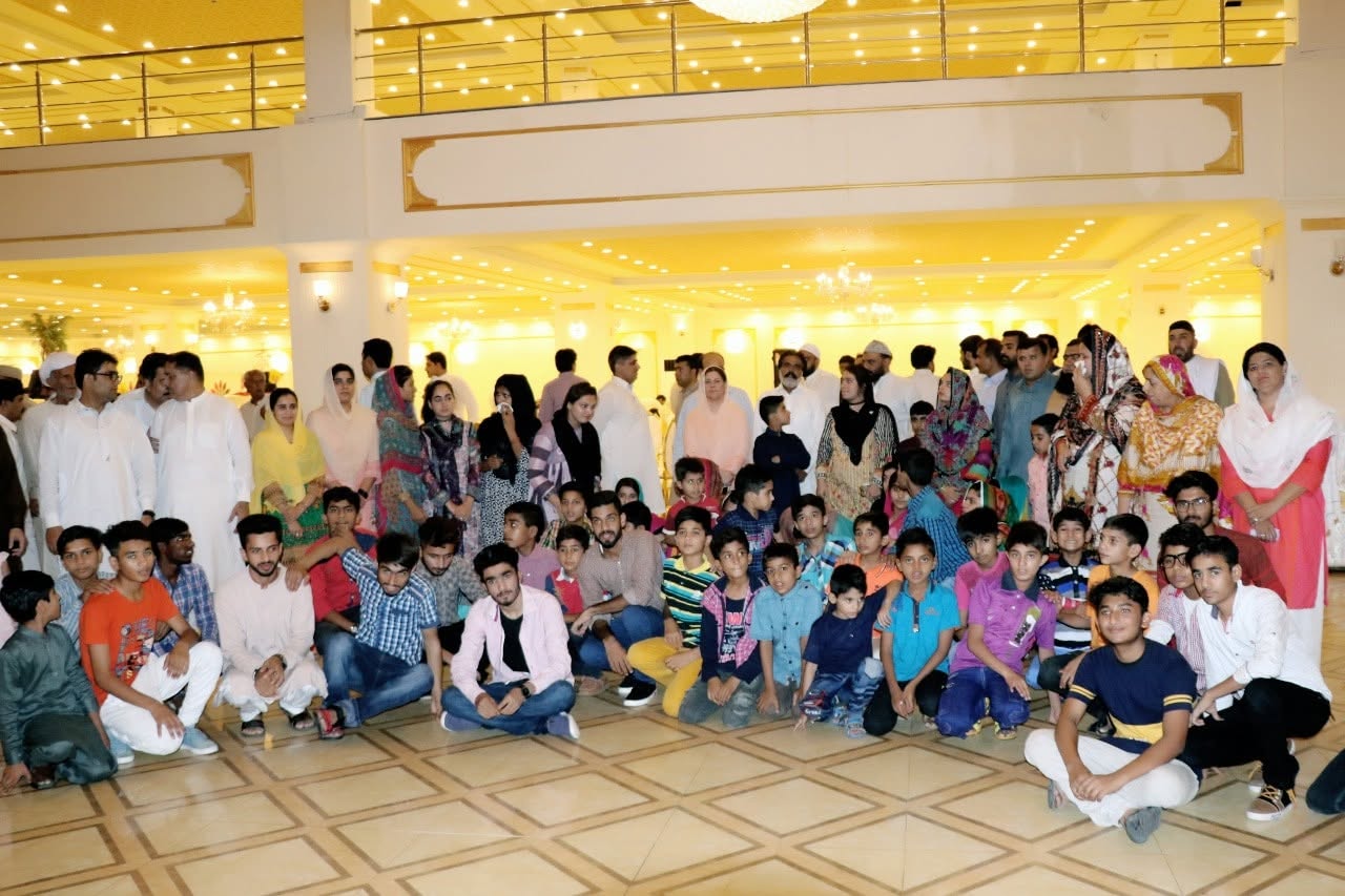 Large family gathering inside the Primecastle hall